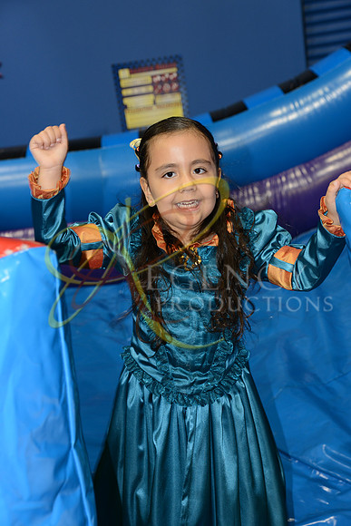 J12_6387