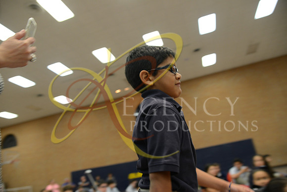J12_2833